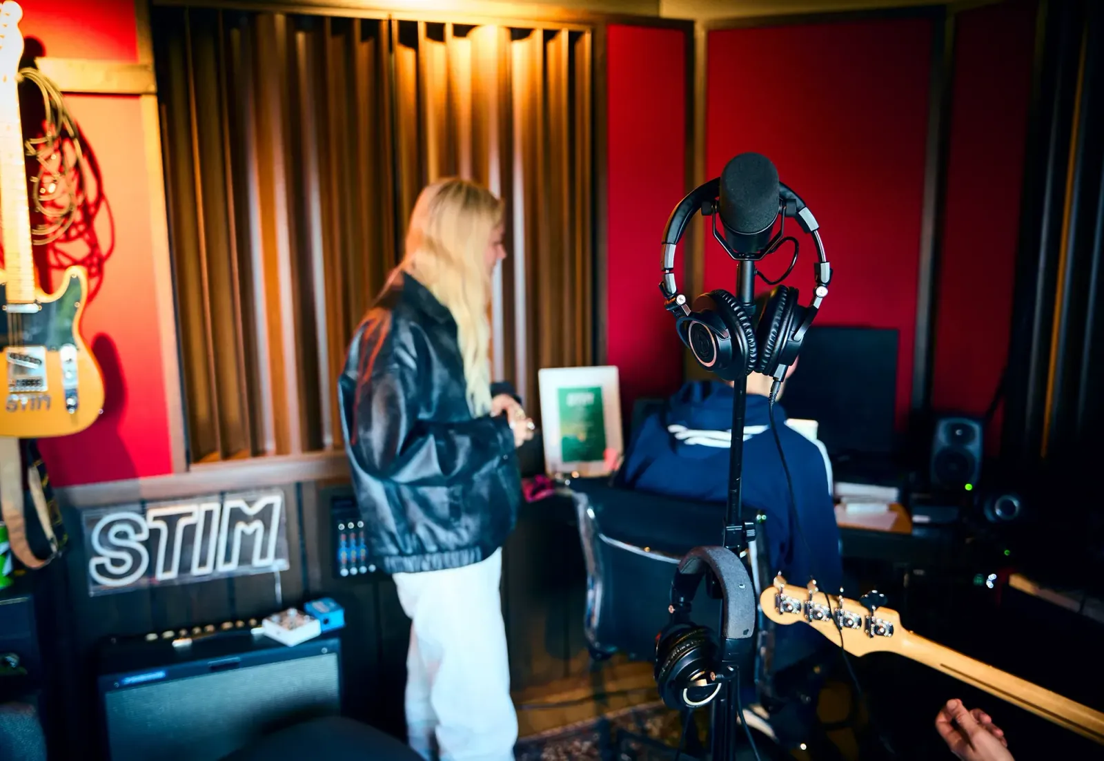 Låtskrivare i studio